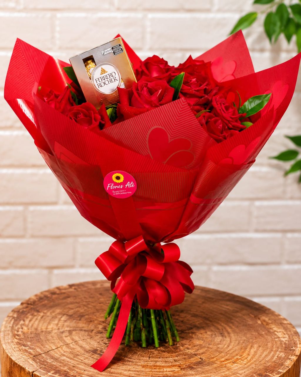 Buquê de rosas vermelhas com bombons Ferrero Rocher